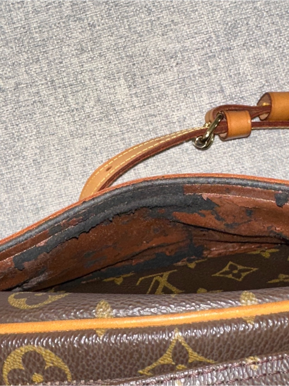 Louis Vuitton Blois Monogram Vintage Crossbody Bag - Picture 8 of 10